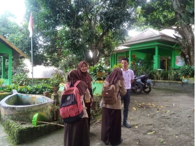 MENERAPKAN 5S