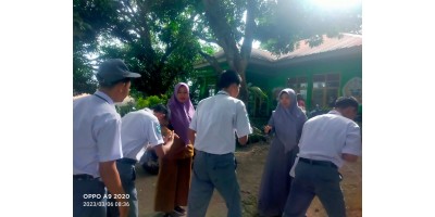 SENYUM,SALAM, SAPA,SENYUM, DAN SANTUN